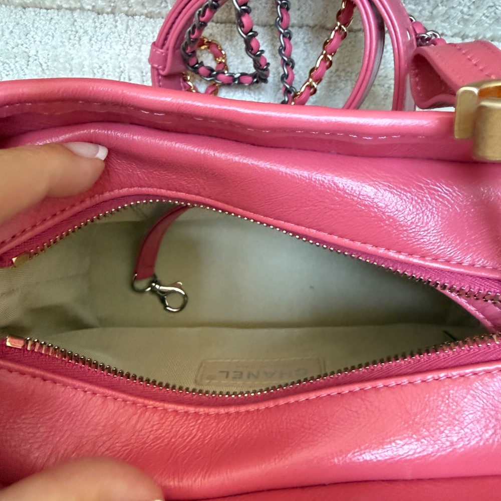 Chanel Gabrielle Hobo Small in Beige Rattan & Pink leather - Picture 4 of 14
